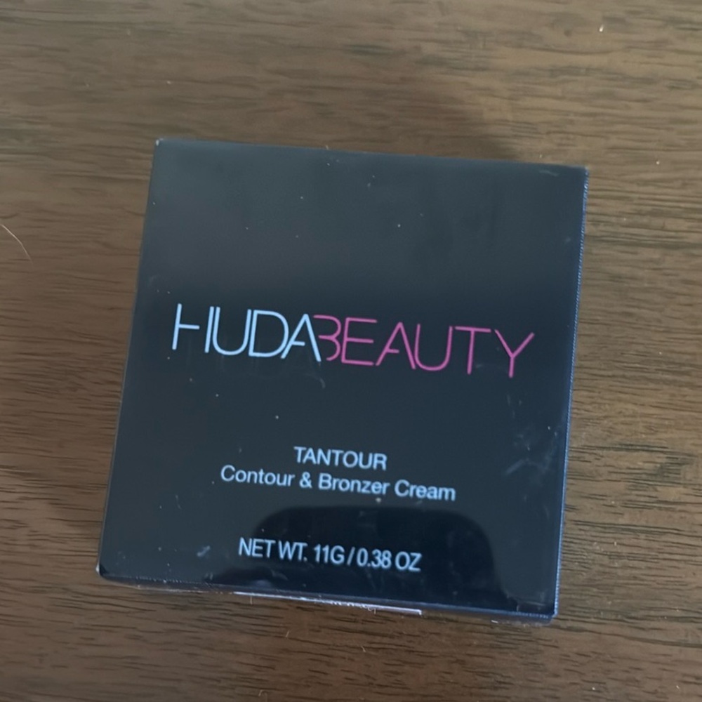 HUDA BEAUTY Tantour Contour & Bronzer Cream